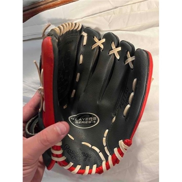 Rawlings Youth Red and Black Right Hand Baseball Glove  Players Series - Picture 4 of 4